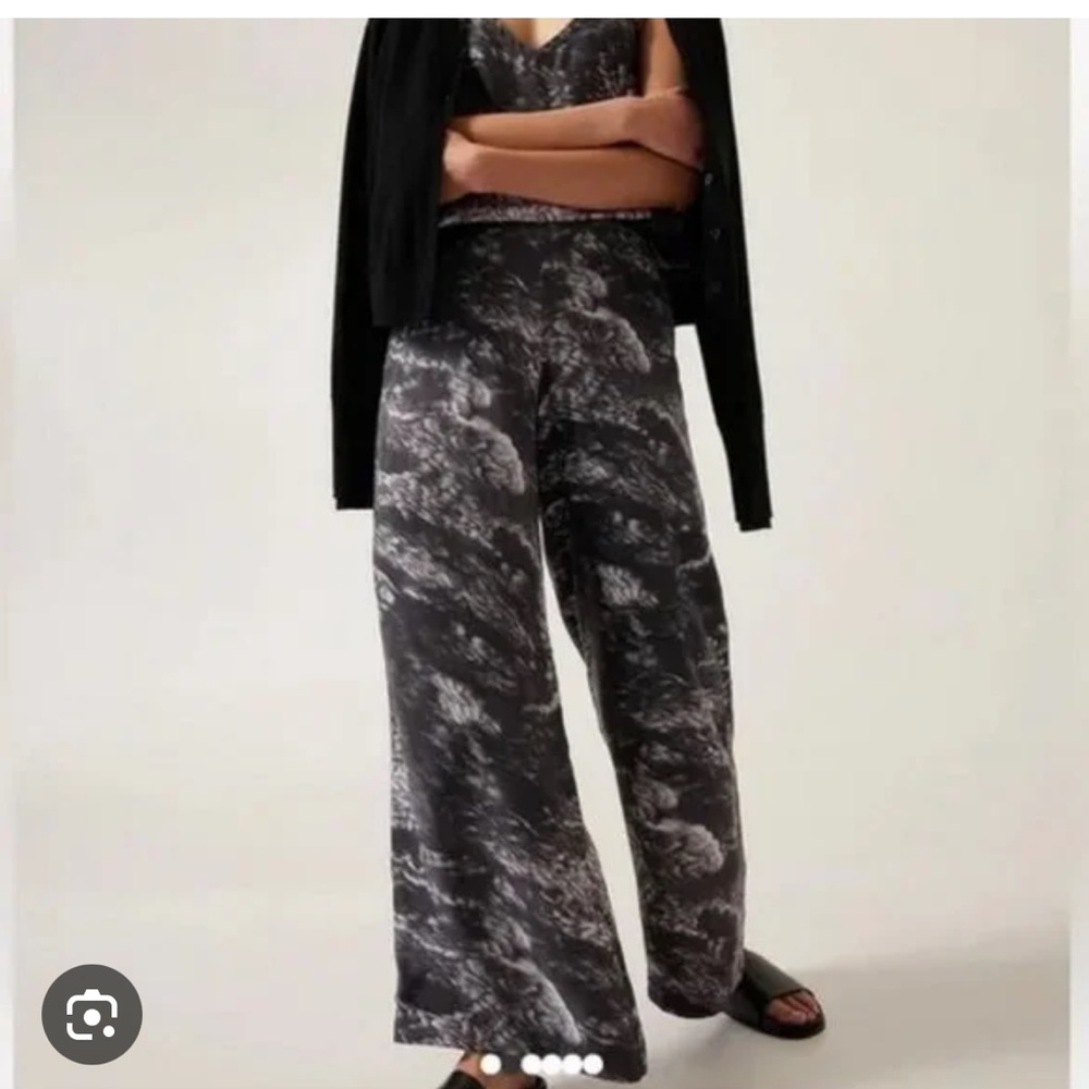 NWOT Athleta Calm and Cool Sleep Pants - Silky Feel
Sz Small 
Sleep, loungewear